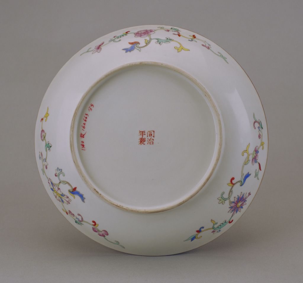 图片[3]-Yellow ground pastel butterfly plate with eight happy characters-China Archive